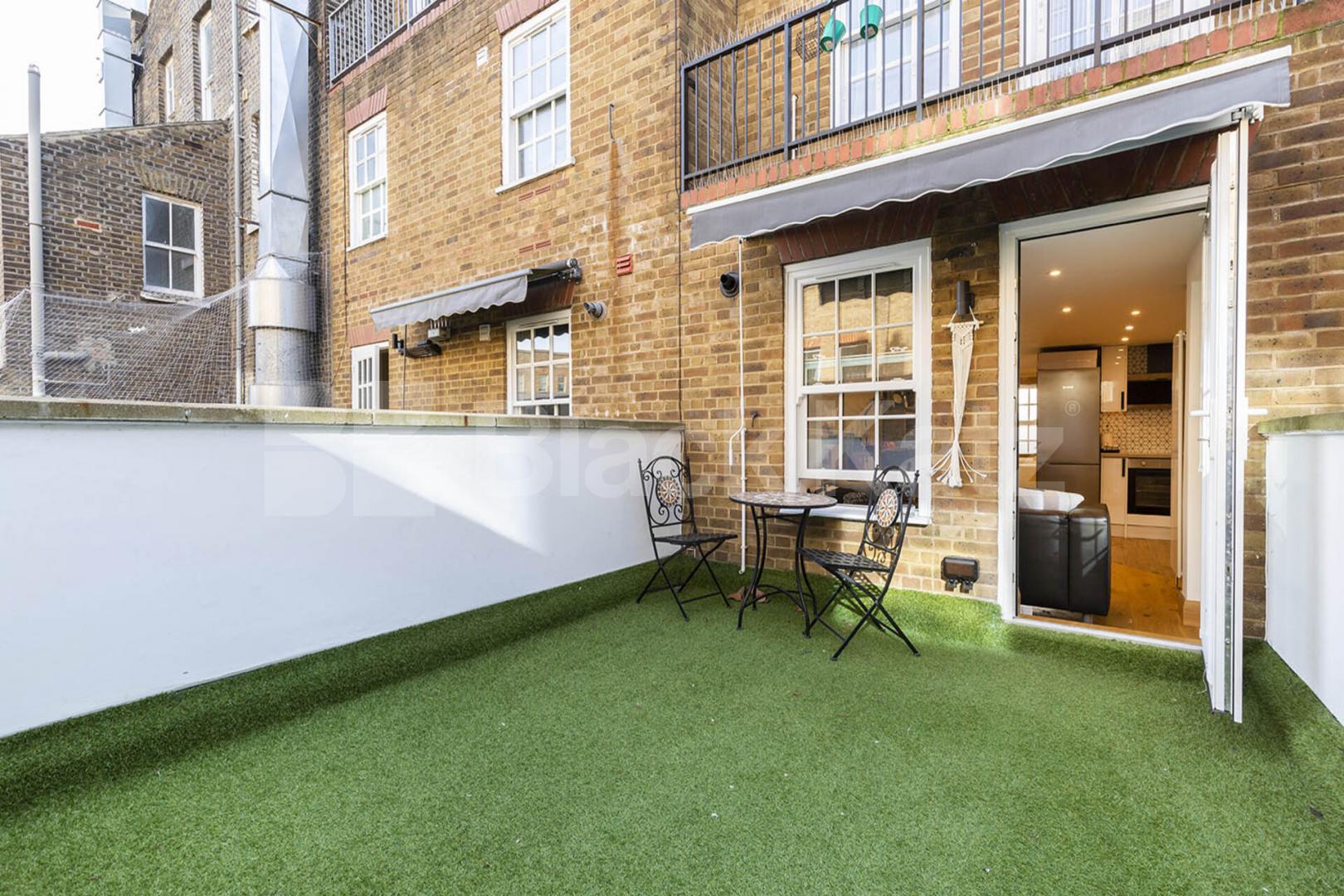 Newly refurbished 1 bedroom with large terrace located in Zone 1 Angel Chapel Market, Angel
